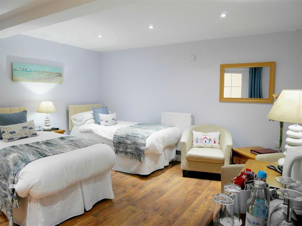 Norton House - Mumbles Bed & Breakfast 3*